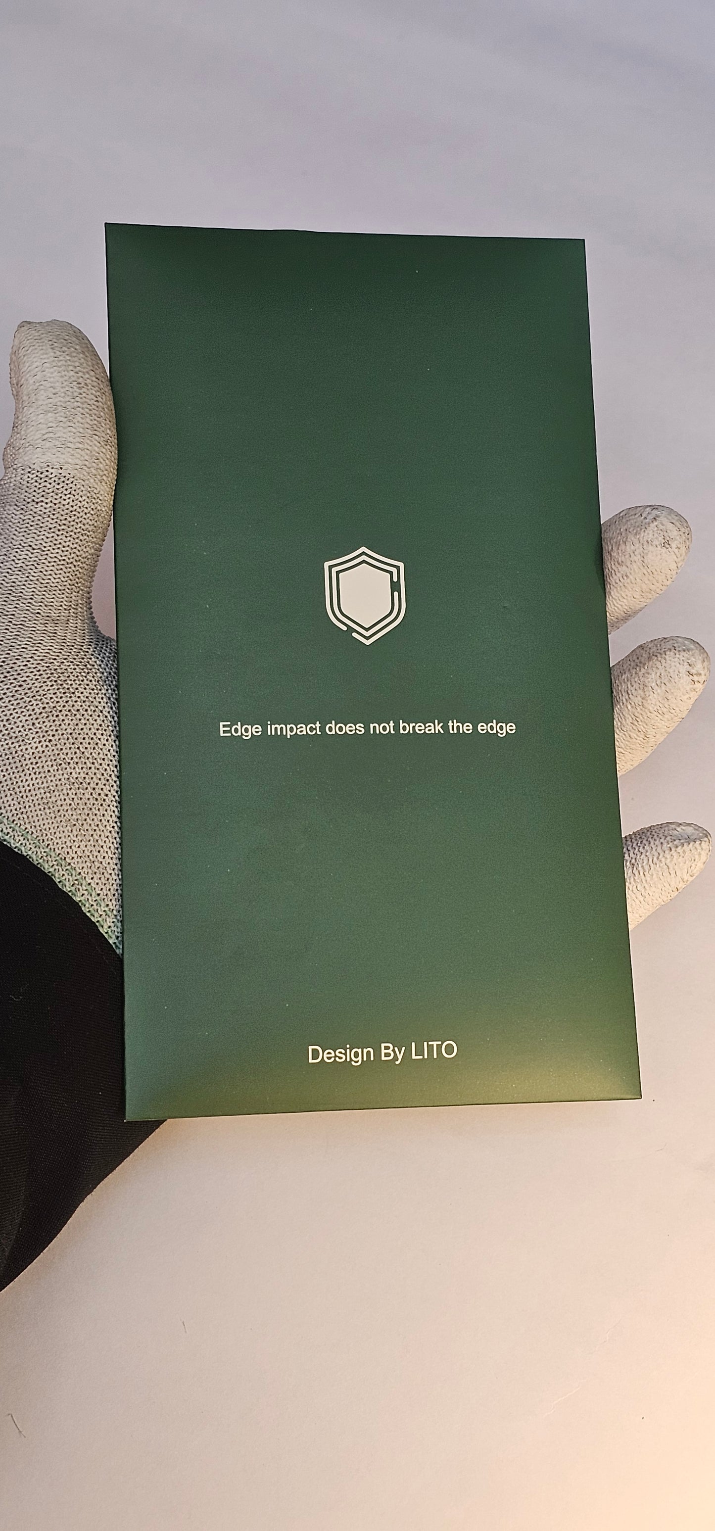 I Phone 16 Pro LITO Silicon Edge Protection – Tempered Glass Screen Protector