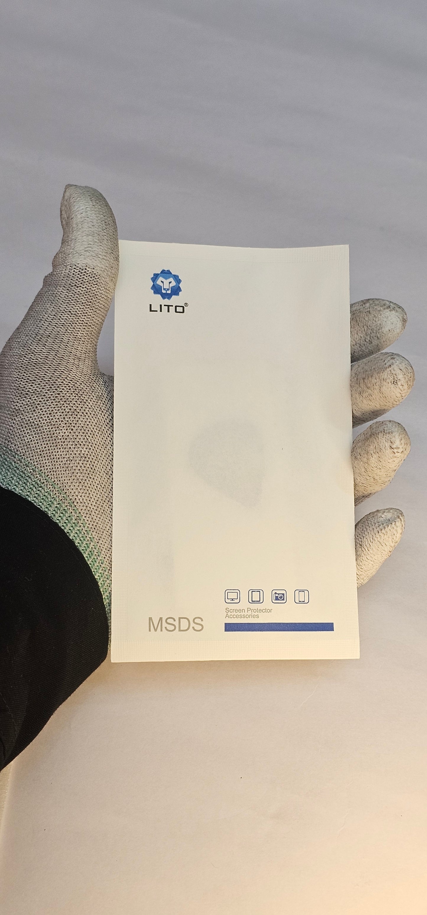 I Phone 15 pro max LITO Silicon Edge Protection – Tempered Glass Screen Protector