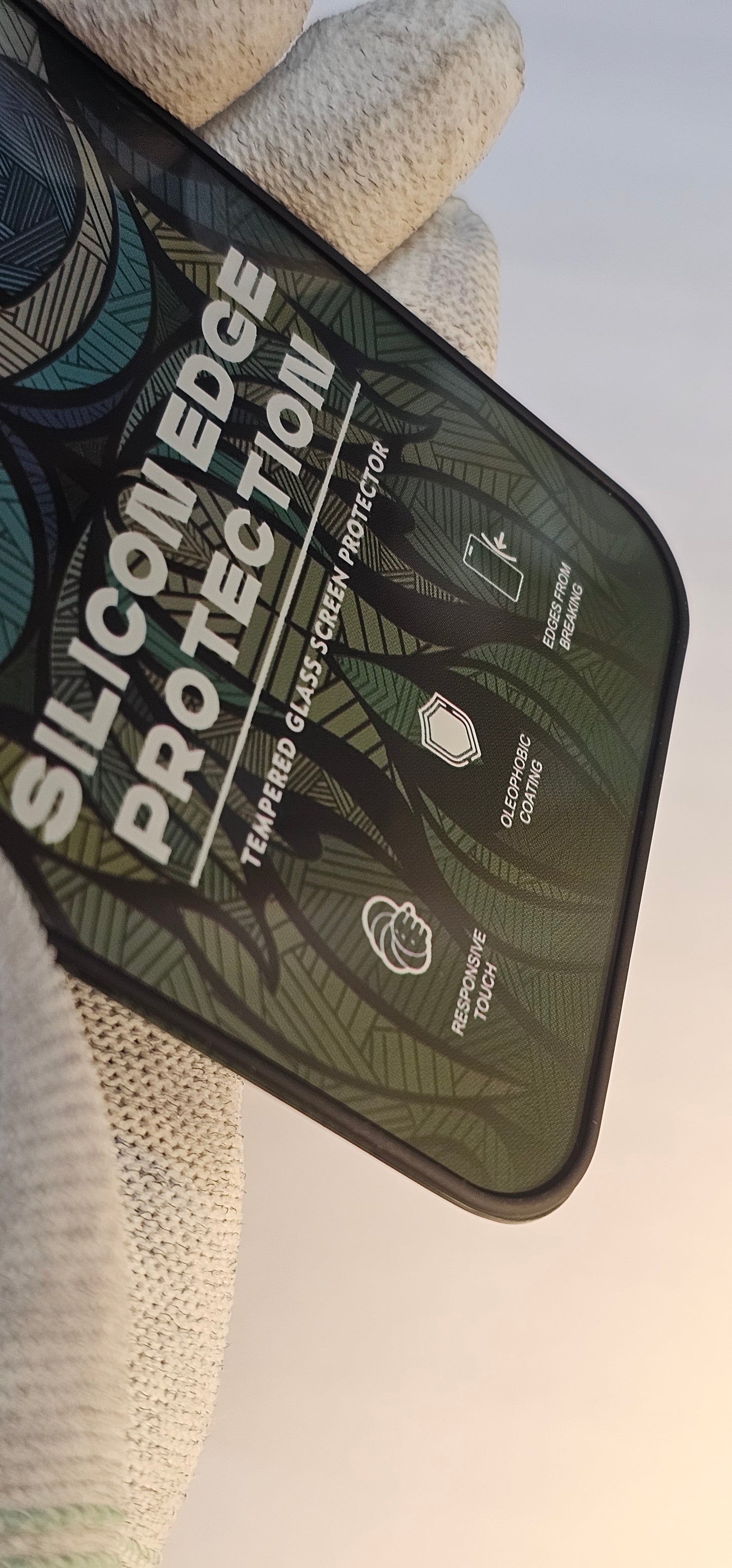 I Phone 15 pro max LITO Silicon Edge Protection – Tempered Glass Screen Protector